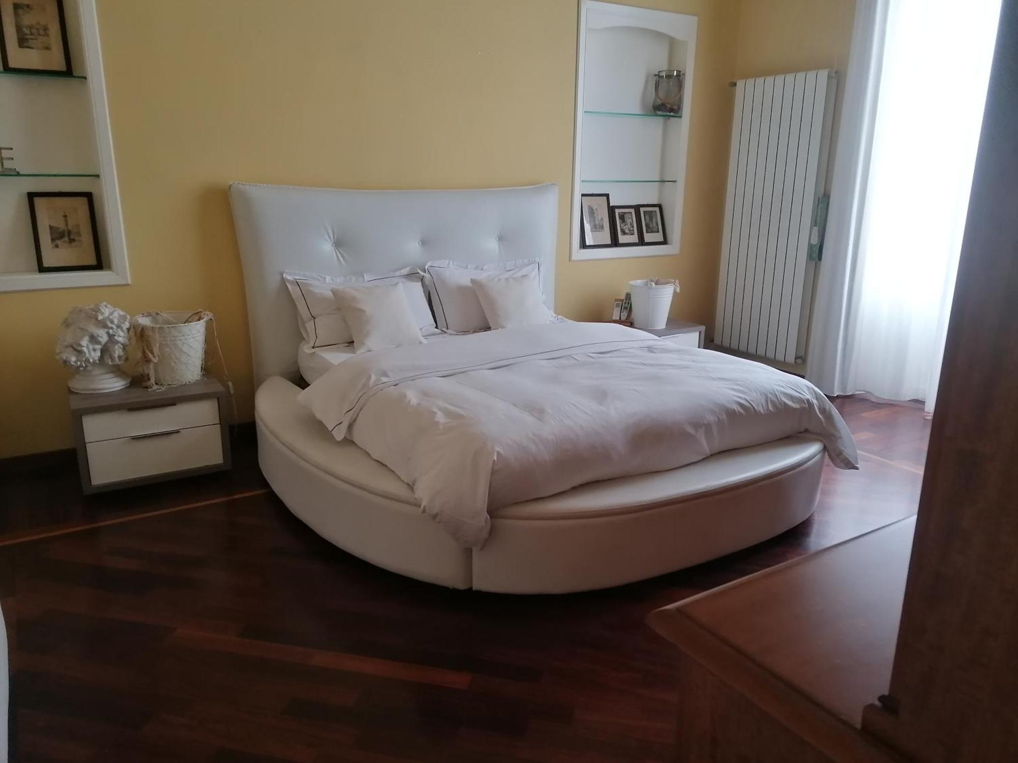 Queen 24 Bed & Breakfast *